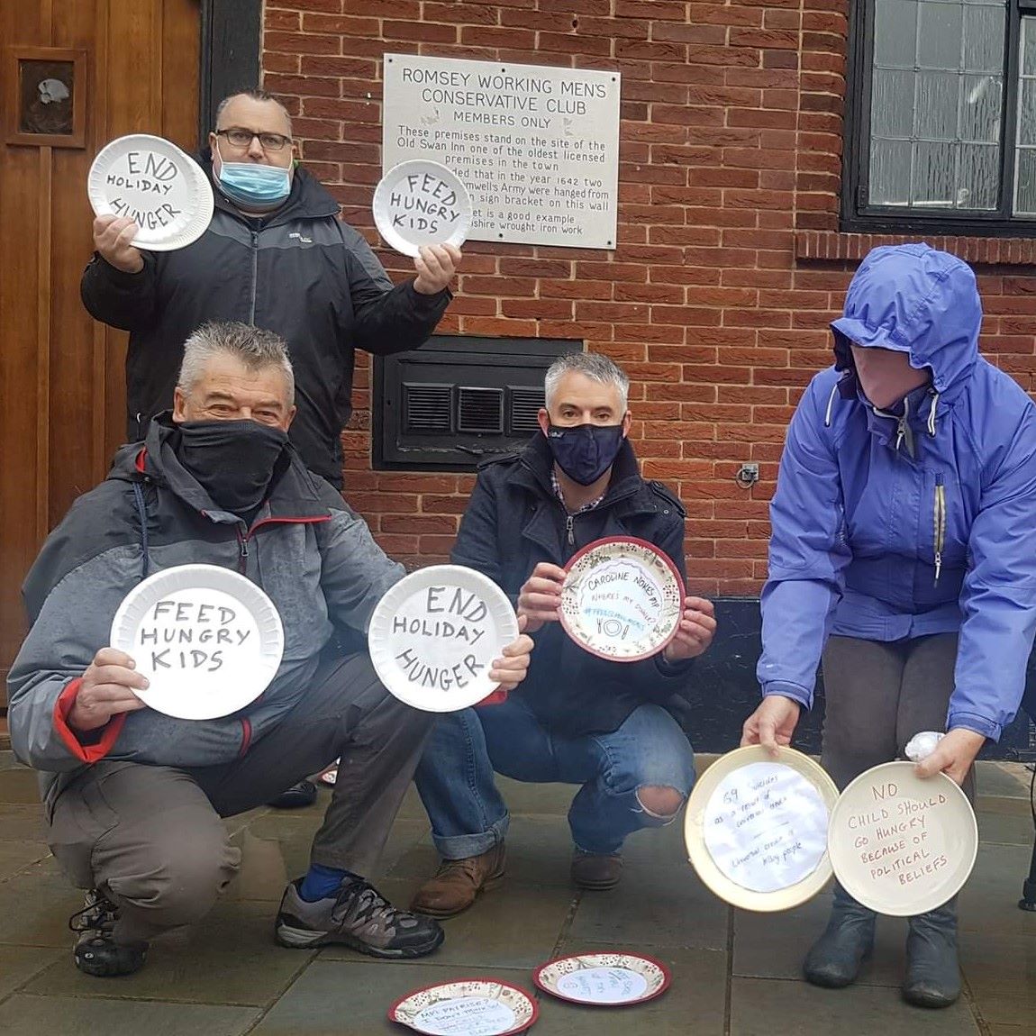 Protest to end ‘child holiday hunger’ at Romsey Tory MP’s office